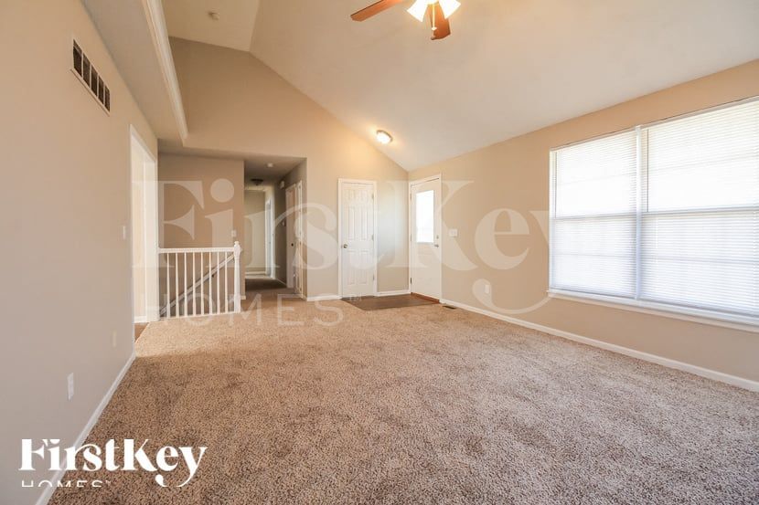 Building Photo - 713 Canter St