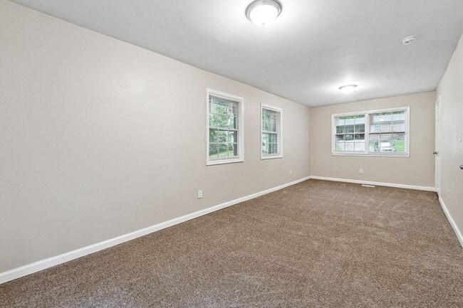 Building Photo - 5786 Deerfield Trail