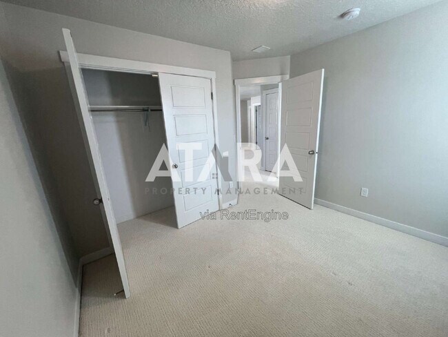 Building Photo - 1754 Oakwood Ln