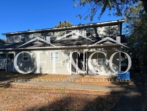 Building Photo - Upstairs Studio apartment available in Spa...