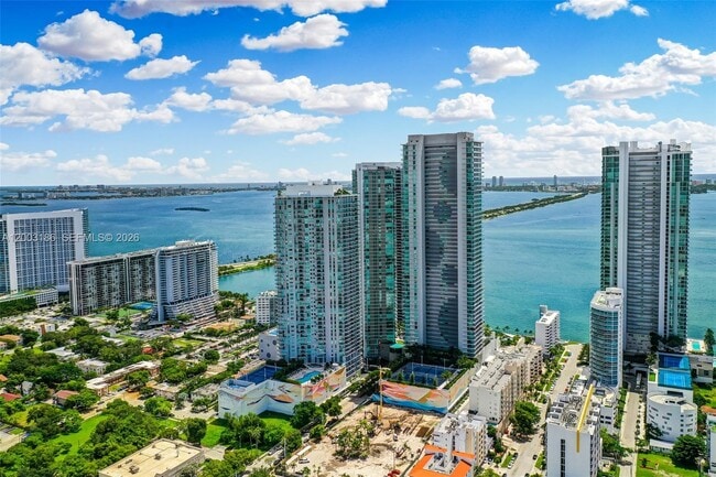 Building Photo - 650 NE 32nd St