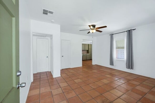 Building Photo - Charming home located in a highly convenient central Phoenix area