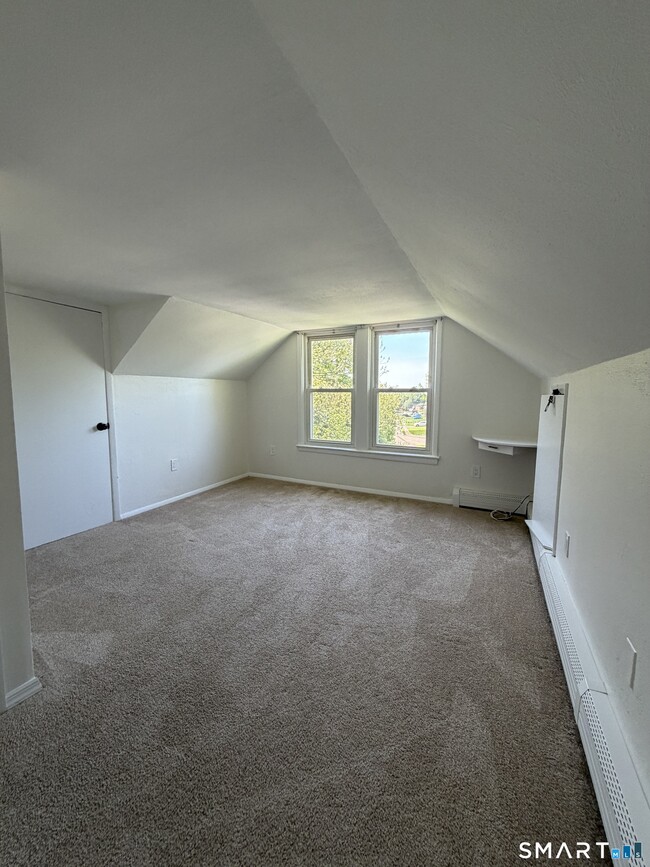 Building Photo - 33 MacIntosh Rd