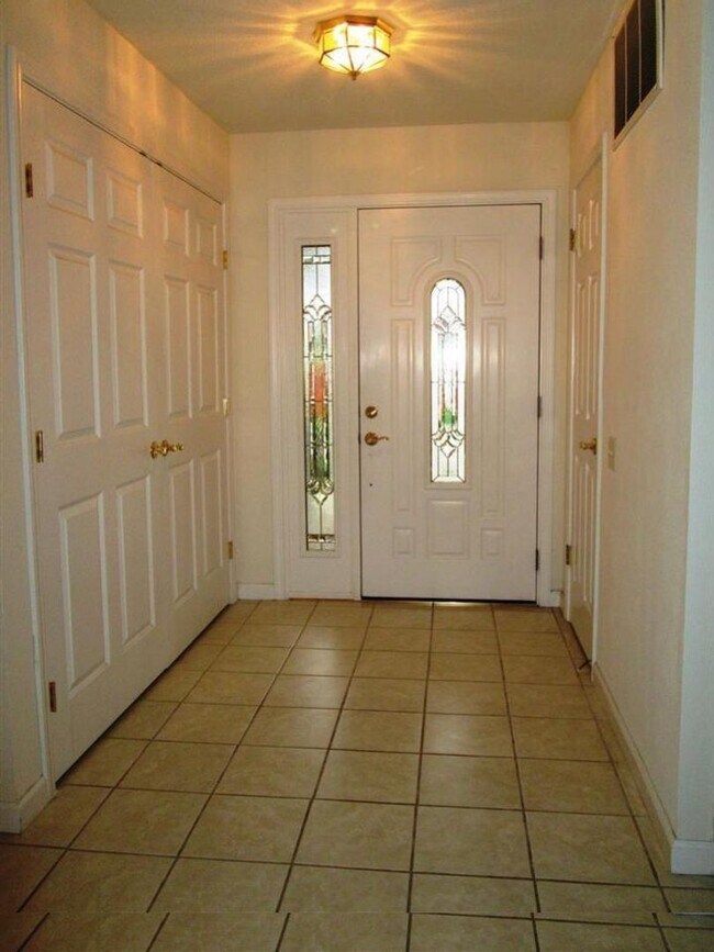 Building Photo - Spacious 4 bed 2 bath home in Fremont. Exc...