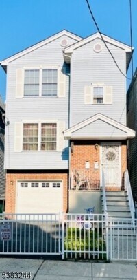 Building Photo - 64 Isabella Ave