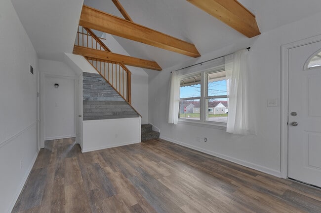 Building Photo - 98 N Navarre Ave