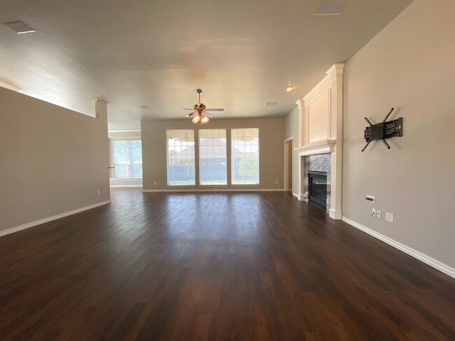 Building Photo - Absolute Dream in NW OKC!!