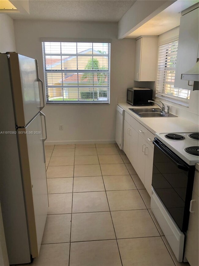 Building Photo - 2268 SE 27th Dr