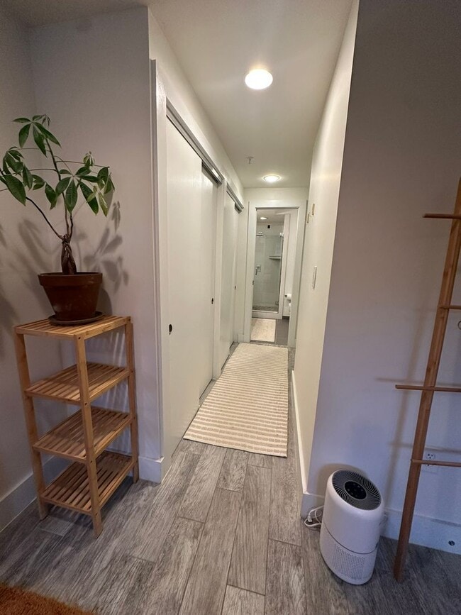 Building Photo - 1 Bedroom, 2 Bath Condo