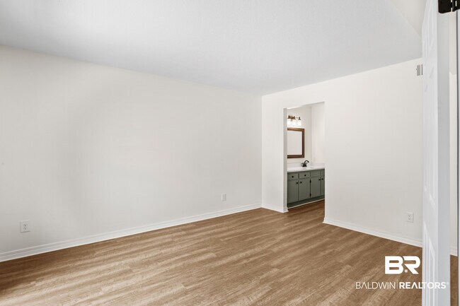 Building Photo - 200 Parma Dr