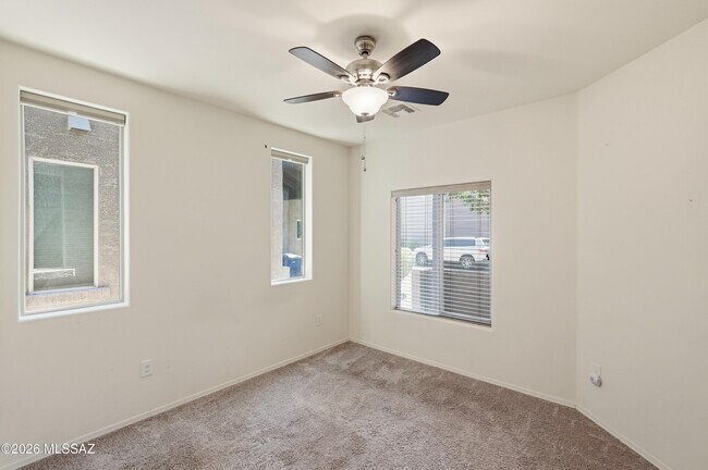 Building Photo - 4162 N Thurston Ln