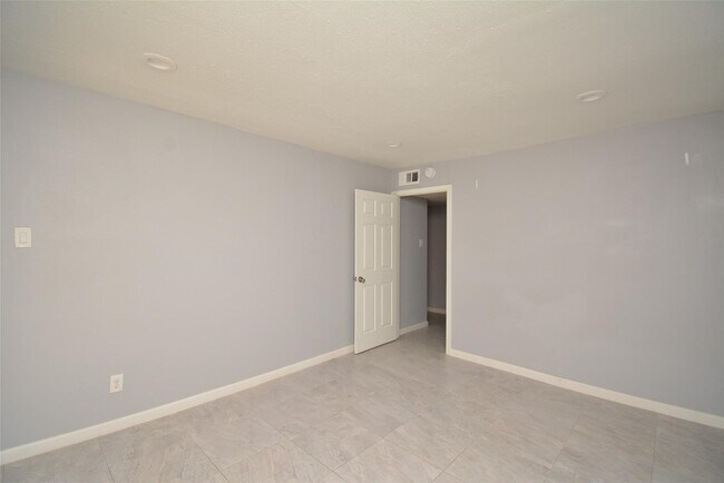 Building Photo - 12633 Memorial Dr