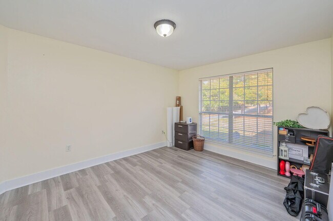 Building Photo - 6100 Saddle Horse Ln