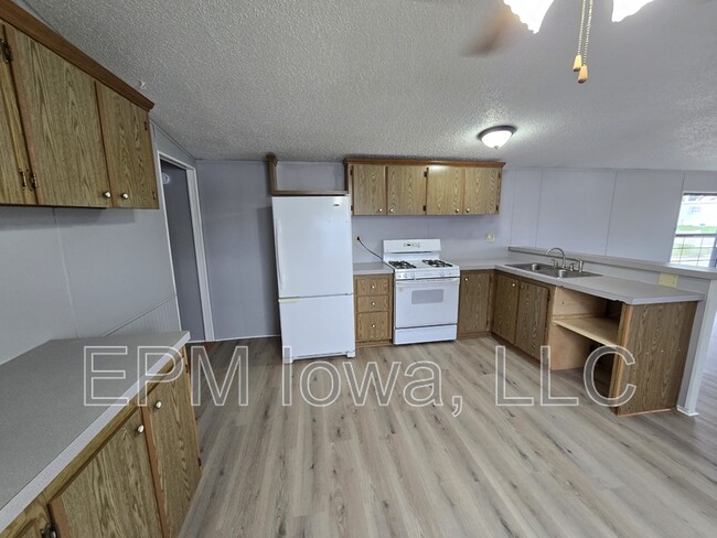 Building Photo - 700 W Ridgeway Ave