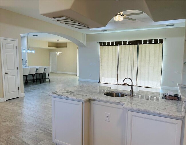 Building Photo - 5780 N Lena Dr