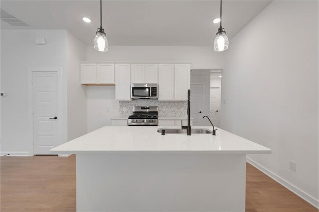 Building Photo - 32506 Lantana Flds Rd