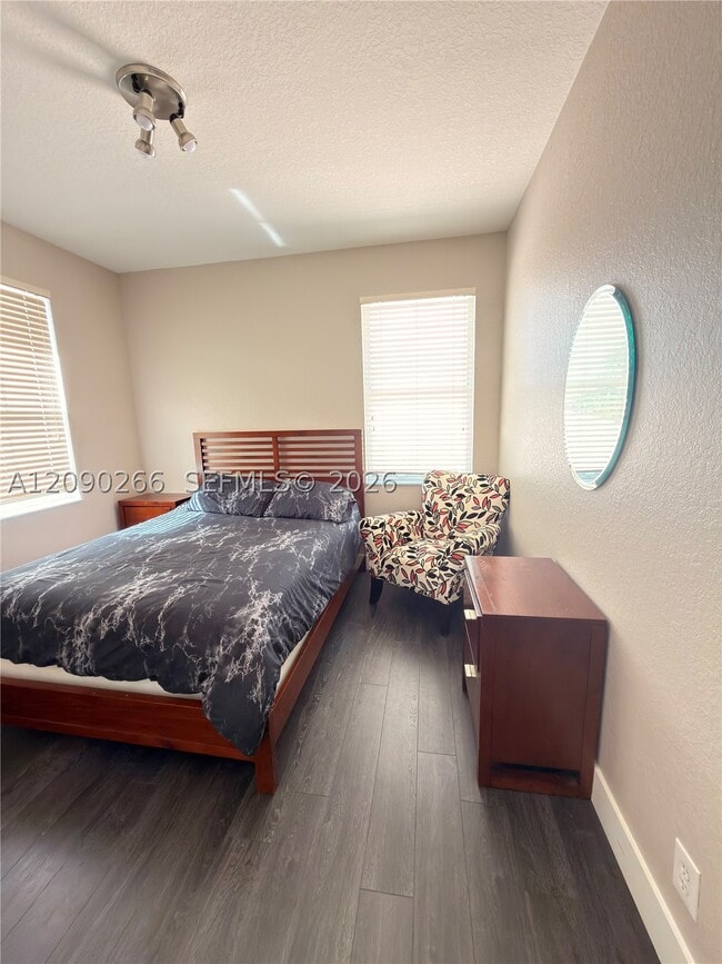 Building Photo - 5051 SW 35th Way