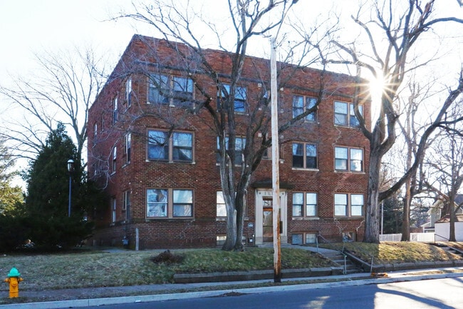Primary Photo - 821 19th St