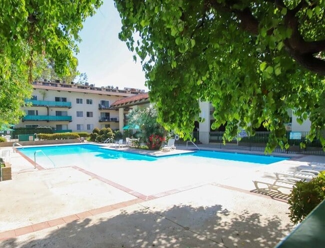 Building Photo - 5460 White Oak Ave