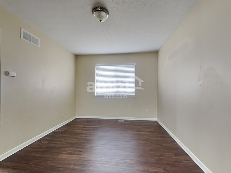 Building Photo - 3679 Shorewood Dr
