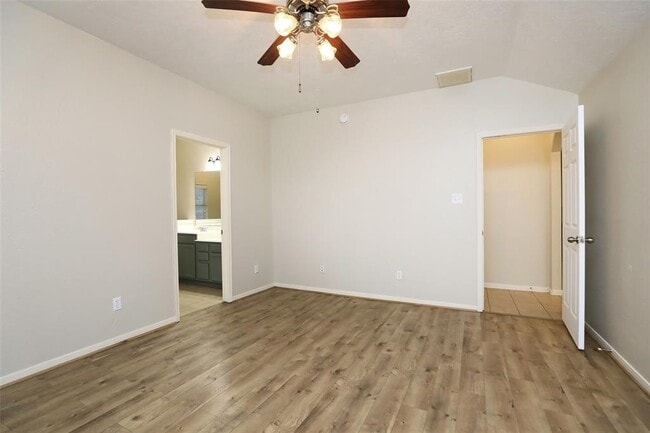 Building Photo - 8231 Gran Villa Dr