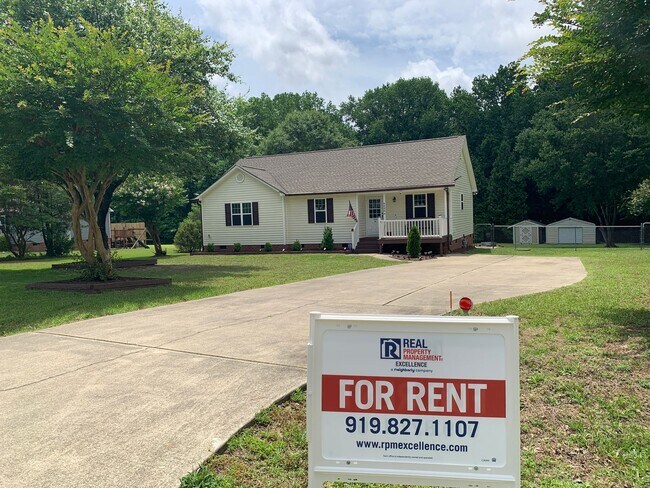 Building Photo - Fantastic Renovated Raleigh Ranch, With Am...