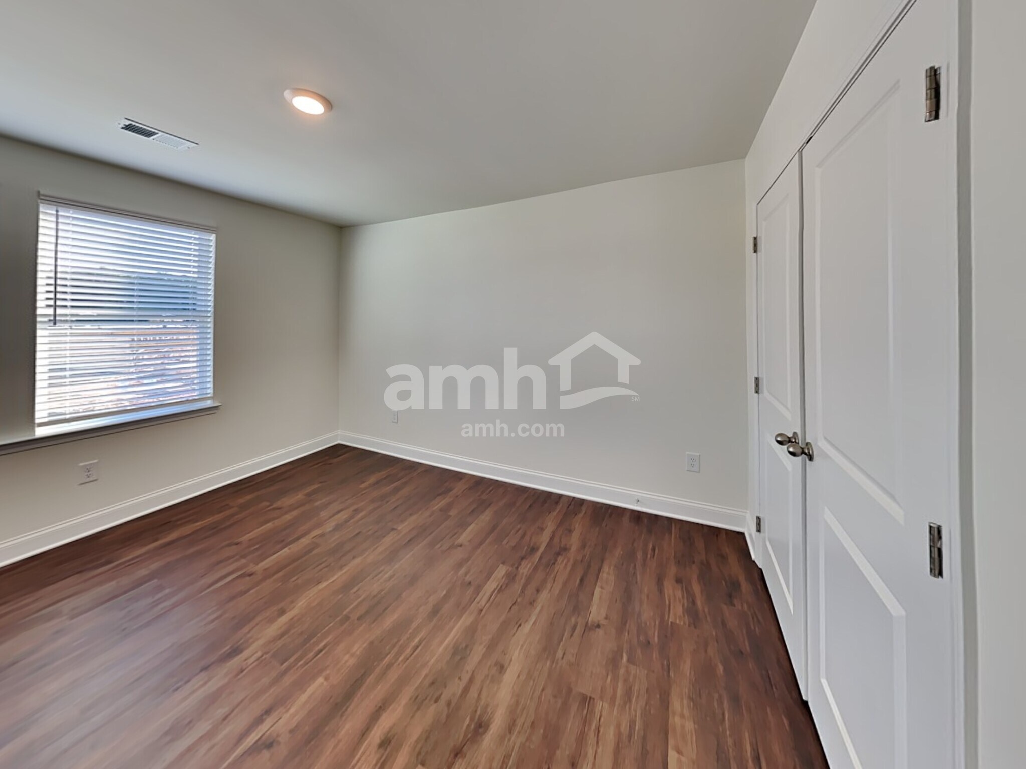 Building Photo - 2062 Windsor Park Ave