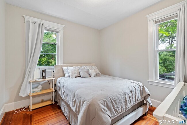 Building Photo - 253 W Elm St