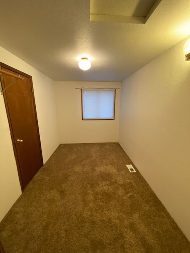 Building Photo - HOME ON HUDLOW (P#335)