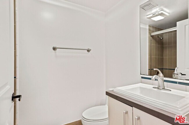 Building Photo - 1234 Armacost Ave