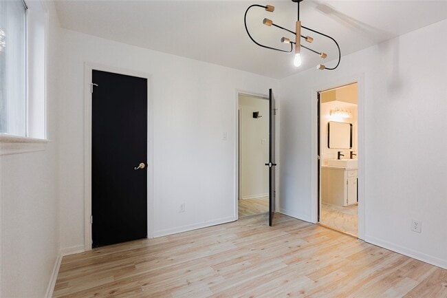 Building Photo - 10411 Rippling Fields Dr