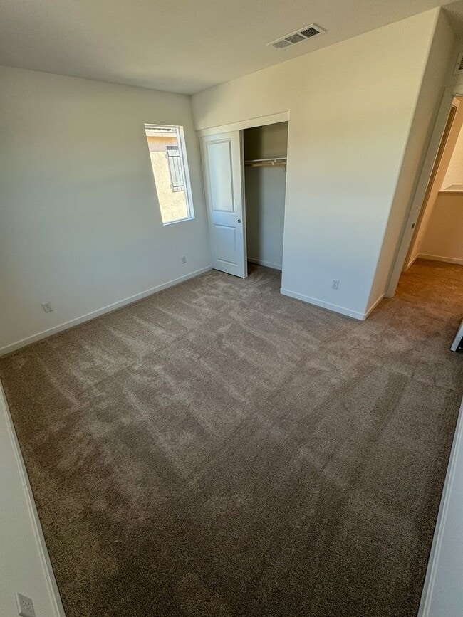 Building Photo - 5 bedroom Murrieta home for LEASE!