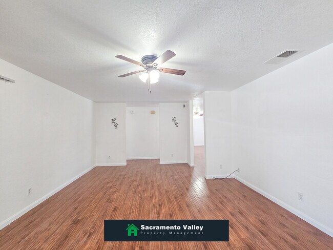 Building Photo - 8440 Sierra Sunset Dr