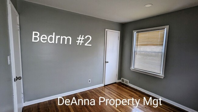 Building Photo - Euclid Single home -3 bedrooms 2 bathrooms