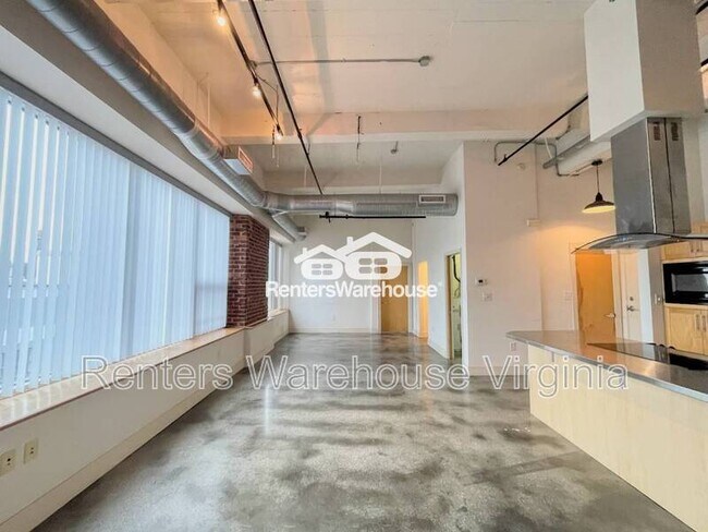 Building Photo - 500 Granby St