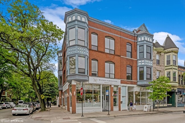 Building Photo - 903 W Armitage Ave