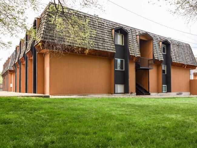 Building Photo - 240 E 400 N