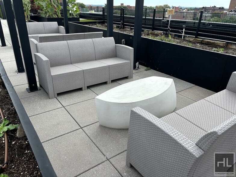 Building Photo - NORTHERN BOULEVARD