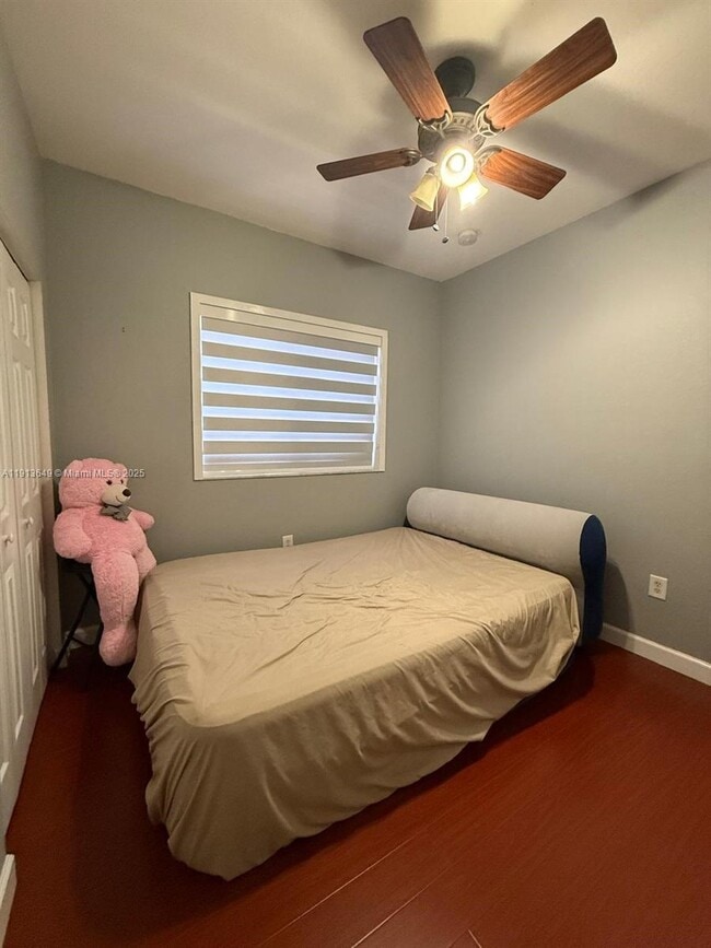 Building Photo - 239 SE 31st Terrace