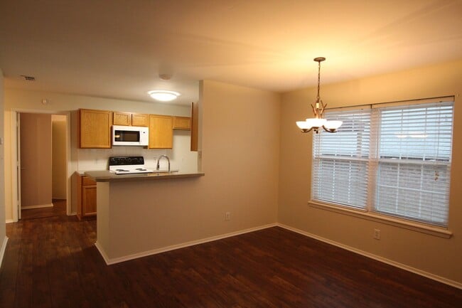 Building Photo - Beautiful 4 bedroom 2 bath home in Whitehouse - Coming Soon!