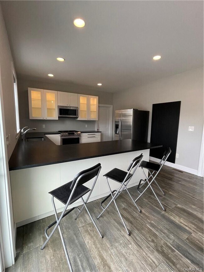 Building Photo - 88 Stratford Dr