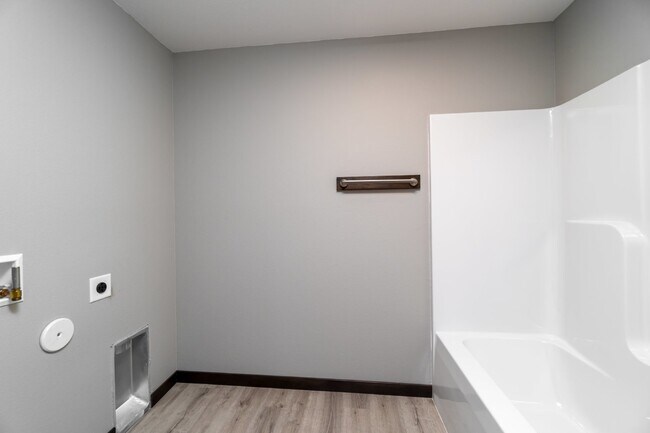 Building Photo - Available Aug 15th! - Modern 2 Bedroom, 2 Full Bathroom with Garage