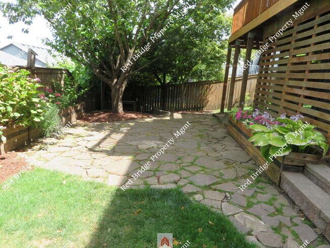 Building Photo - 18385 SW Swanstrom Dr