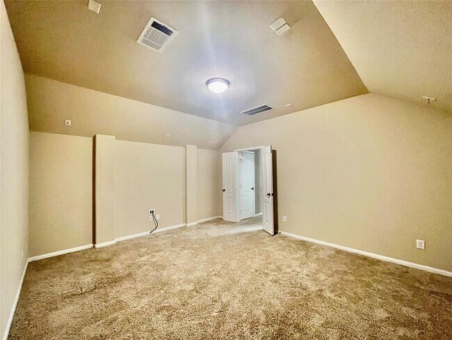 Building Photo - 7010 Stevenson Dr