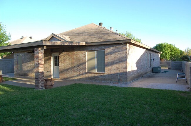 Building Photo - 230 New Castle Dr