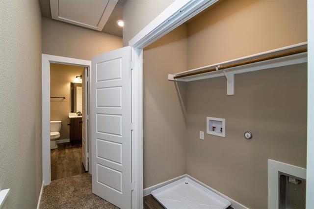 Building Photo - 611 Harvest Moon Dr