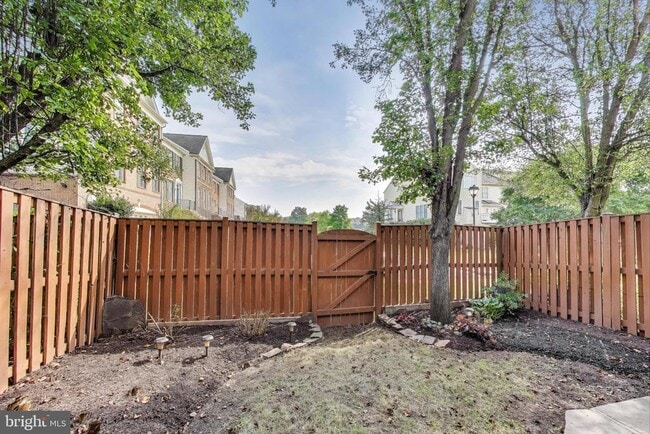 Building Photo - 22514 Airmont Woods Terrace