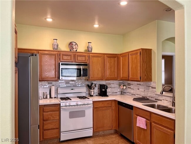 Building Photo - 340 Jacaranda Arbor St
