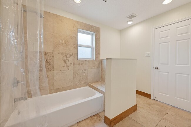 Building Photo - 16117 Singapore Ln