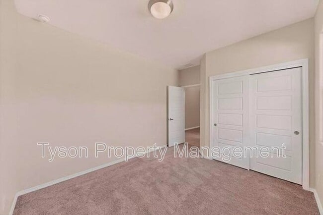 Building Photo - 247 Needle Ave SW